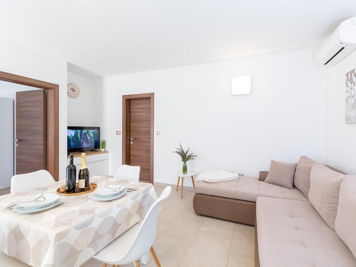 Villa Gioia Apartment With Terrace Πόρετς Εξωτερικό φωτογραφία