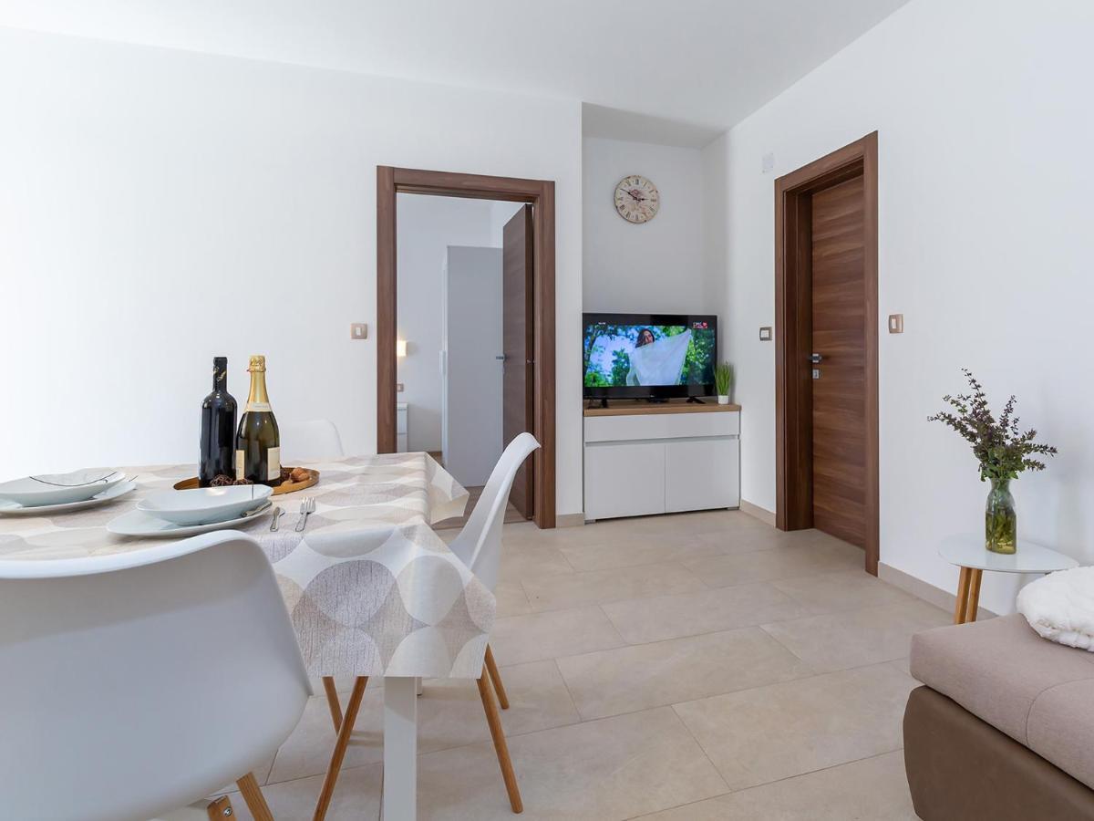 Villa Gioia Apartment With Terrace Πόρετς Εξωτερικό φωτογραφία