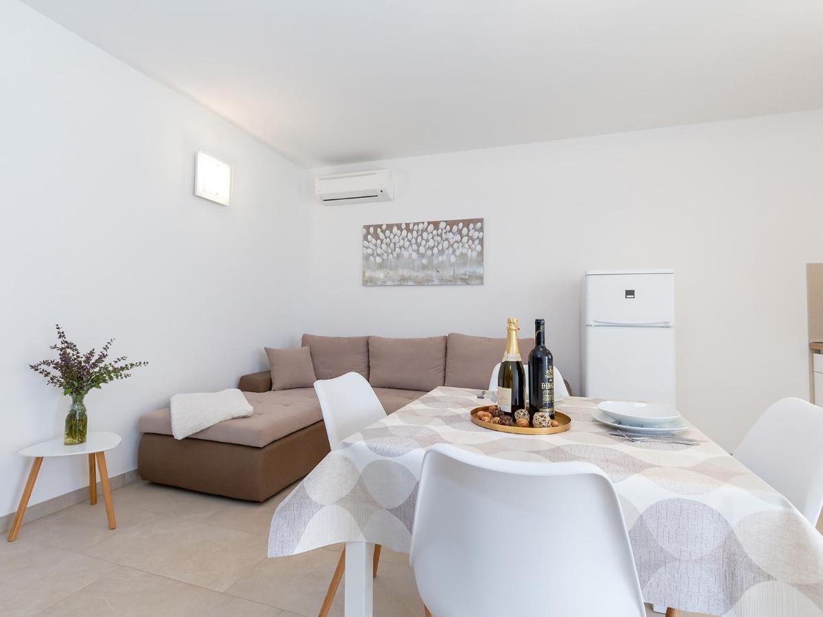Villa Gioia Apartment With Terrace Πόρετς Εξωτερικό φωτογραφία